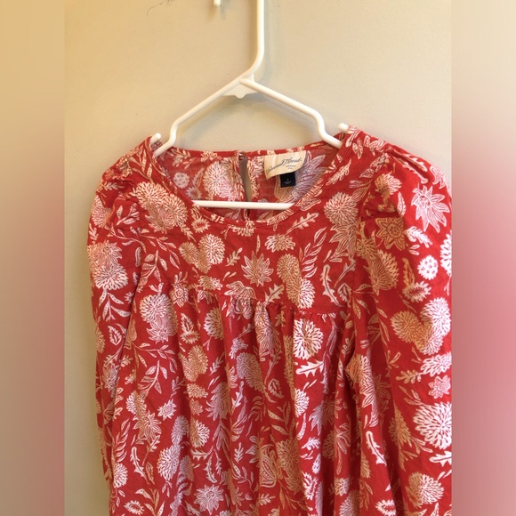 Universal Threads Flowy Boho Red & White Floral Blouse With Peasant Sleeves - Picture 2 of 5